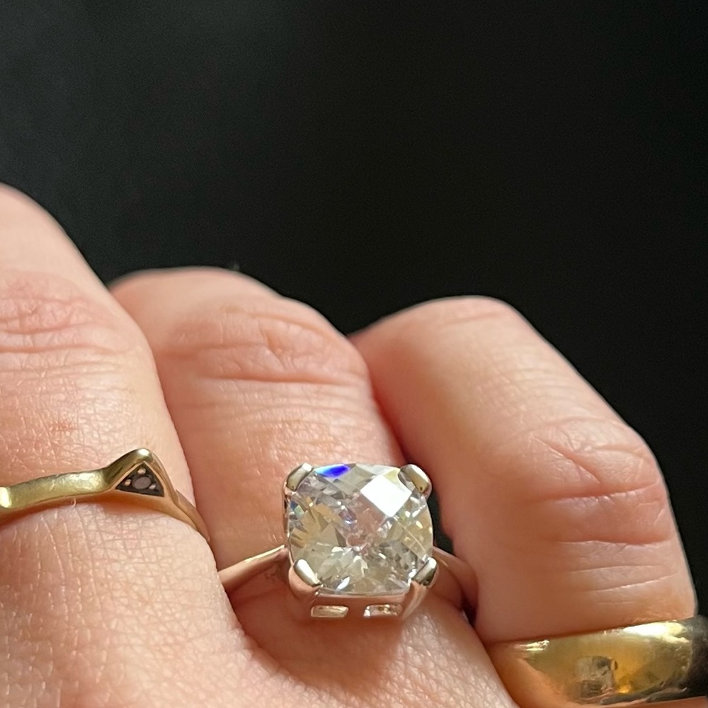 Sterling silver ring. Cubic zirconia. Stamped.